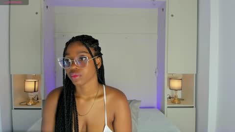 M A R A  online show from 10/05/25, 12:03