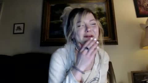 Snapshot of kipsy420 chatting on 12/18/24, 11:34 Kipsy Rose online show from 12/18/24, 11:34
