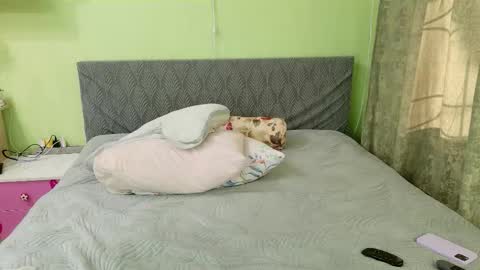 Snapshot of kira_kittyxxx chatting on 02/23/26, 06:33 Kira online show from 02/23/26, 06:33