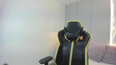 K I R A online show from 04/11/26, 11:03