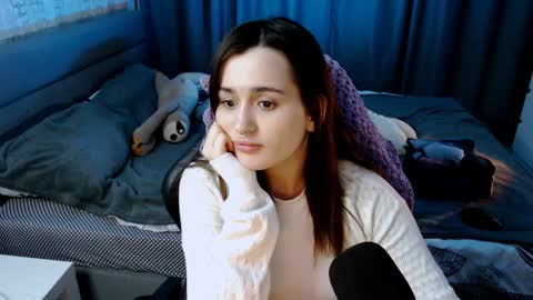 Snapshot of kira_yammy chatting on 02/06/25, 12:43 Kira follow me online show from 02/06/25, 12:43