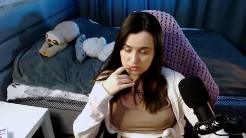 Snapshot of kira_yammy chatting on 02/06/25, 05:19 Kira follow me online show from 02/06/25, 05:19