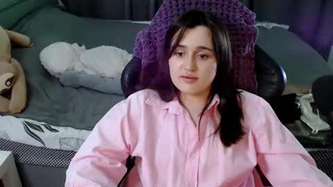 Snapshot of kira_yammy chatting on 02/14/25, 04:47 Kira follow me online show from 02/14/25, 04:47