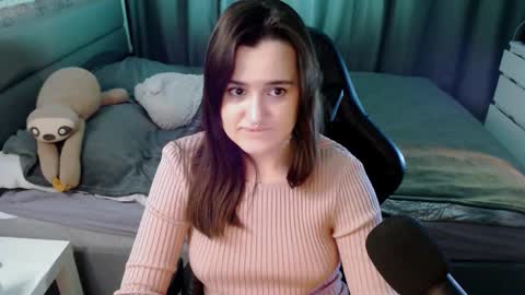 Snapshot of kira_yammy chatting on 02/18/25, 01:43 Kira follow me online show from 02/18/25, 01:43