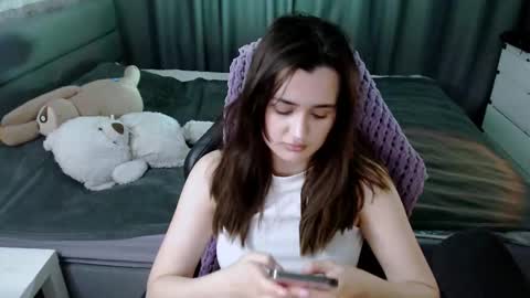 Snapshot of kira_yammy chatting on 03/01/25, 10:21 Kira follow me online show from 03/01/25, 10:21