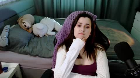 Snapshot of kira_yammy chatting on 03/02/25, 05:14 Kira follow me online show from 03/02/25, 05:14