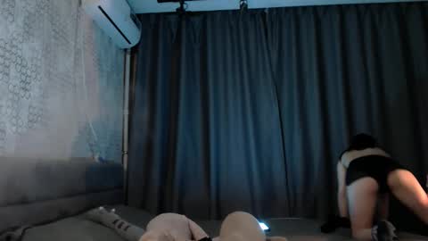 Snapshot of kira_yammy chatting on 11/04/25, 11:15 Kira follow me online show from 11/04/25, 11:15