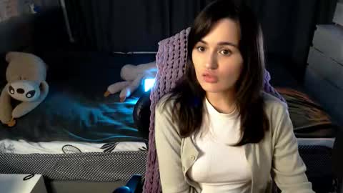 Snapshot of kira_yammy chatting on 11/08/25, 10:30 Kira follow me online show from 11/08/25, 10:30