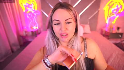 Kira online show from 11/07/25, 12:43