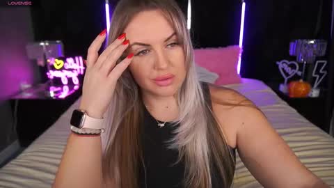 Kira online show from 11/17/25, 08:58