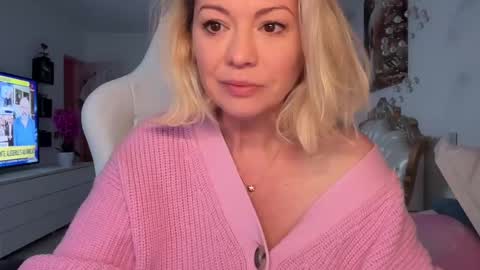 Snapshot of kiradivine chatting on 12/06/24, 01:33 KiraDivine online show from 12/06/24, 01:33