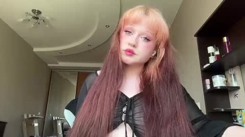 Snapshot of kirakim_love chatting on 05/19/26, 09:48 kirakim_love online show from 05/19/26, 09:48