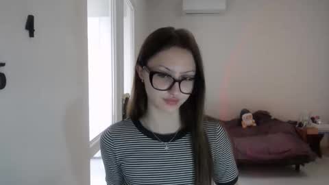 kirakittenn online show from 10/18/25, 08:37