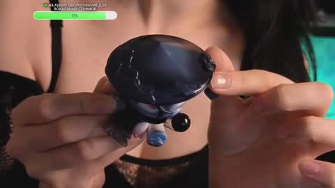 Snapshot of kiralilime chatting on 10/25/25, 11:32 Kira online show from 10/25/25, 11:32