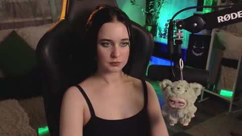 Snapshot of kiralilime chatting on 11/06/25, 02:01 Kira online show from 11/06/25, 02:01