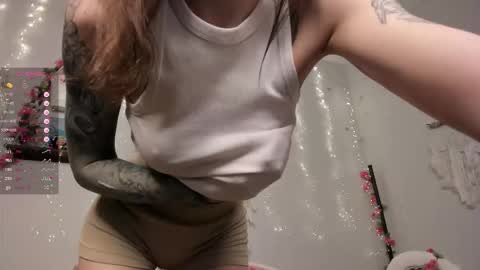 Snapshot of kiralotus chatting on 02/02/26, 05:28 little vampire online show from 02/02/26, 05:28