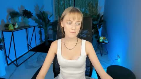 Kira online show from 11/09/25, 05:44