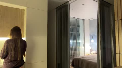 Kira online show from 01/12/26, 05:29