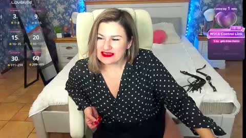 Snapshot of kiraroxx chatting on 03/08/25, 01:17 Kira online show from 03/08/25, 01:17