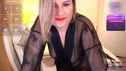 Snapshot of kiraroxx chatting on 03/11/25, 01:37 Kira online show from 03/11/25, 01:37