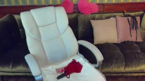 Snapshot of kiraroxx chatting on 03/11/25, 03:56 Kira online show from 03/11/25, 03:56