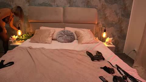 Snapshot of kiraroxx chatting on 09/24/25, 06:55 Kira online show from 09/24/25, 06:55