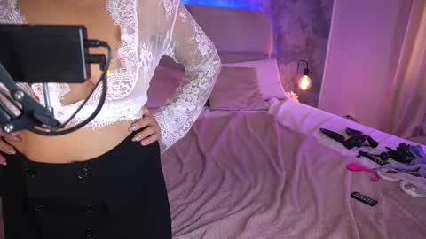 Snapshot of kiraroxx chatting on 09/28/25, 05:57 Kira online show from 09/28/25, 05:57