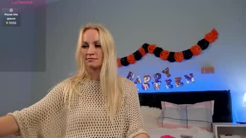 KiraSun online show from 10/30/25, 12:17