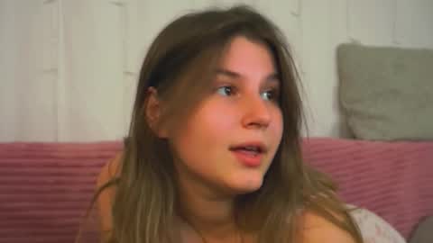 Snapshot of kirazephyr chatting on 10/15/25, 07:52 Kira online show from 10/15/25, 07:52