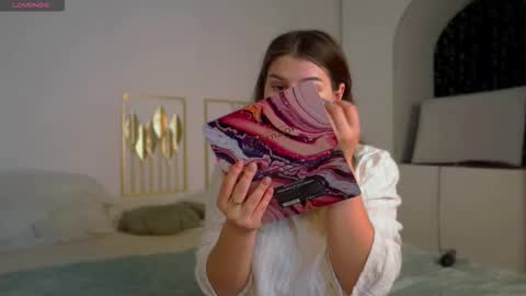 Snapshot of kirazephyr chatting on 10/19/25, 05:41 Kira online show from 10/19/25, 05:41