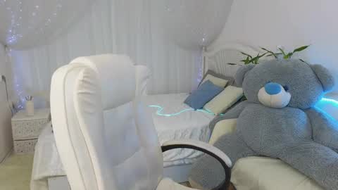    online show from 03/07/25, 10:13