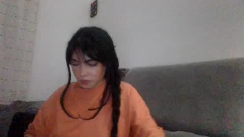 Snapshot of kiri_cute chatting on 12/29/24, 05:42 Kiri online show from 12/29/24, 05:42