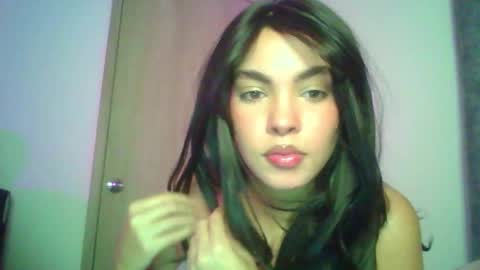 Snapshot of kiri_cute chatting on 10/14/25, 04:57 Kiri online show from 10/14/25, 04:57