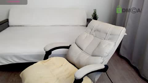 Snapshot of kiri_is_all chatting on 12/19/24, 05:18 Kiri online show from 12/19/24, 05:18