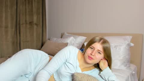 Kira online show from 11/10/25, 05:01