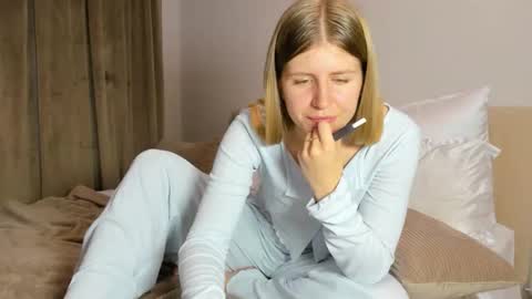 Kira online show from 11/22/25, 06:07