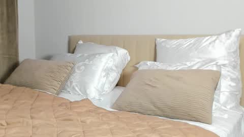 Kira online show from 03/17/26, 07:06