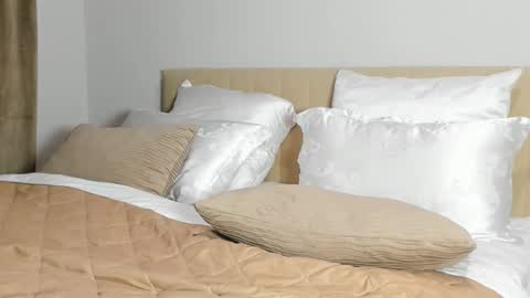 Kira online show from 03/18/26, 07:28