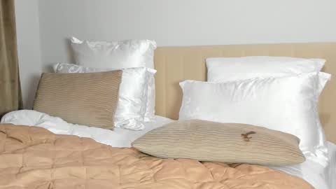 Kira online show from 03/22/26, 08:23