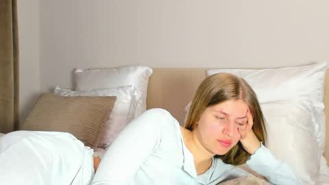 Kira online show from 04/13/26, 08:03