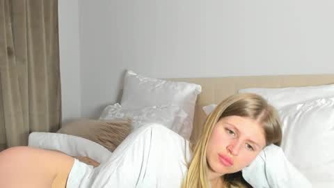Snapshot of kirraa_ chatting on 04/24/26, 08:22 Kira online show from 04/24/26, 08:22