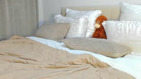 Snapshot of kirraa_ chatting on 08/03/26, 08:34 Kira online show from 08/03/26, 08:34