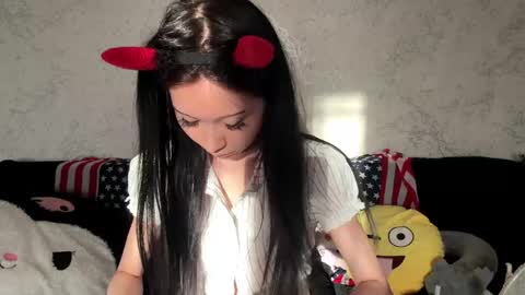 Hina online show from 04/18/26, 12:42