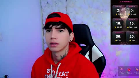 kiss_whitee online show from 12/15/25, 11:36