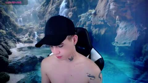 kiss_whitee online show from 02/02/26, 08:29