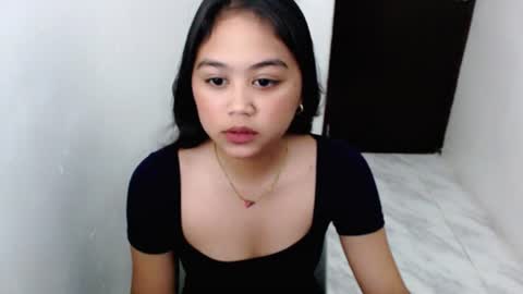 Snapshot of kisses_avery chatting on 06/15/26, 11:34 kisses_avery online show from 06/15/26, 11:34