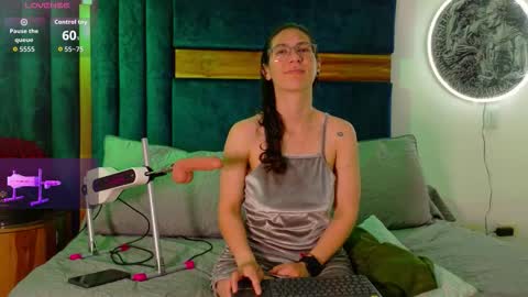 Kissing Company online show from 12/02/25, 03:45