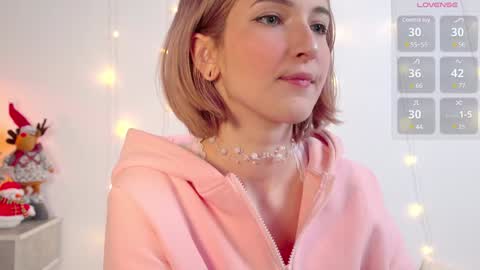 Snapshot of kisskiss_muah chatting on 02/08/25, 02:05 Kate online show from 02/08/25, 02:05