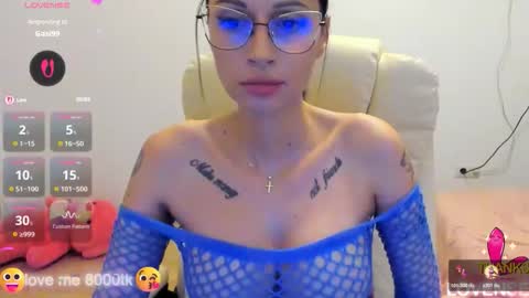kisssnicol online show from 10/19/25, 04:29
