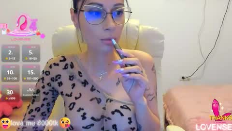 kisssnicol online show from 10/20/25, 06:19